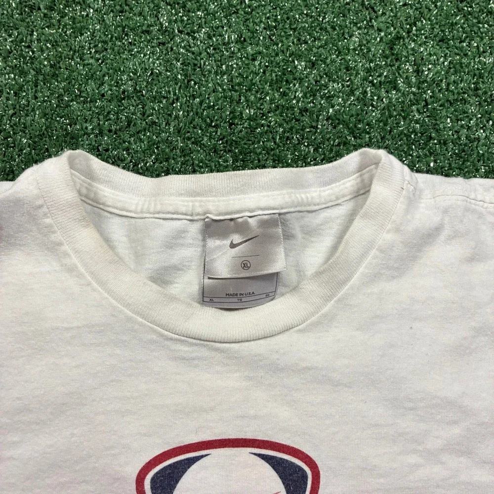 Vintage 2000's Nike Center Swooh Graphic T-Shirt